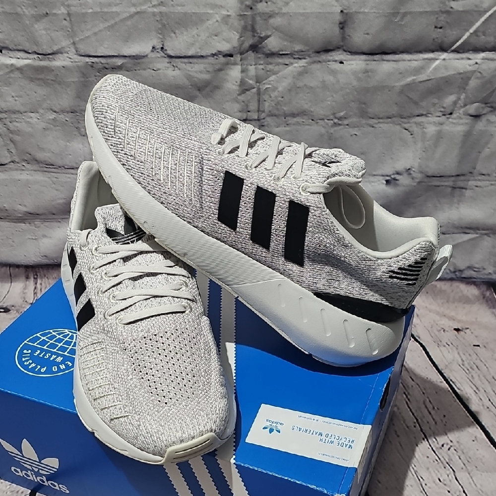 Adidas Swift Run 22 Sneakers